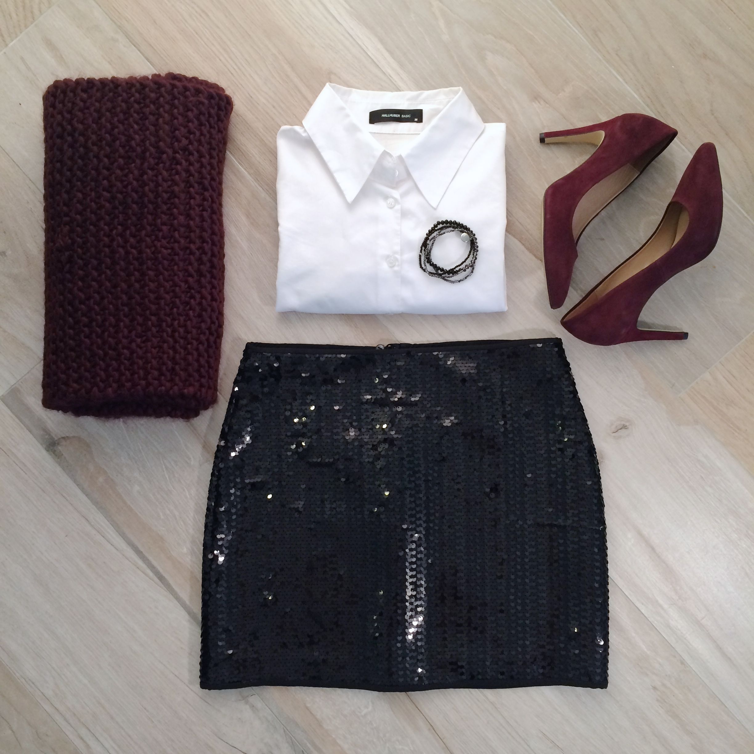 Paillettenrock mit weißer Bluse
