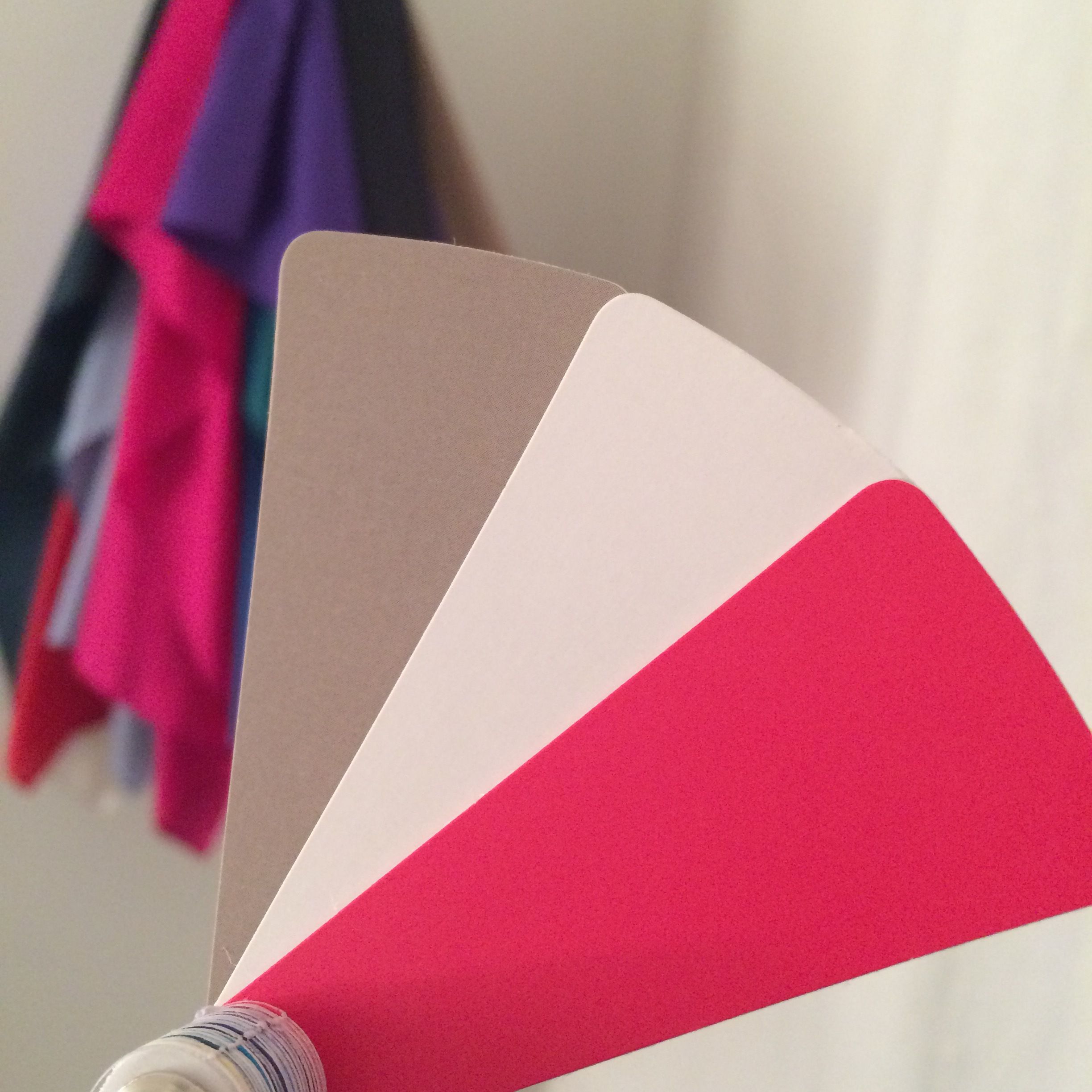 Pink wirkt softer durch Wollweiß und Taupe